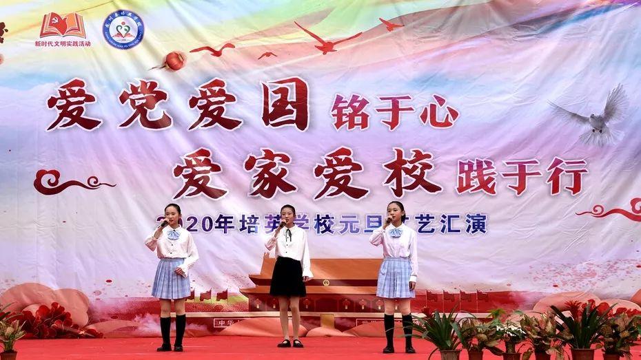 推搡收费员强行闯卡，重罚！看看吧
